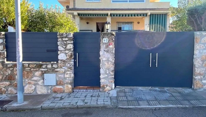 Arh Montajes Metálicos Cerrajería Del Propietario - Torres de la Alameda