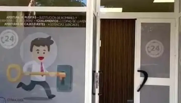 Cerrajero 24h Cerrajeria Macarena Atención Tf 24 H Atención Local Horario Comercial Exterior - Sevilla