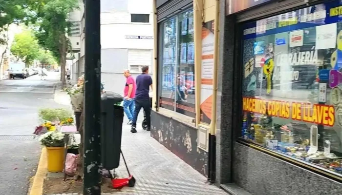 Cerrajería Alejandro Cerrajeros En Cádiz 24 Horas Vídeos - Cádiz