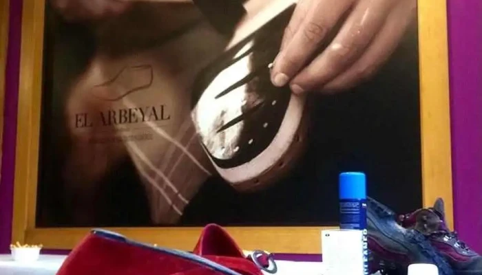 El Arbeyal -  Reparación De Calzado Llaves Mandos De Garaje Afilados Del Propietario - Gijón