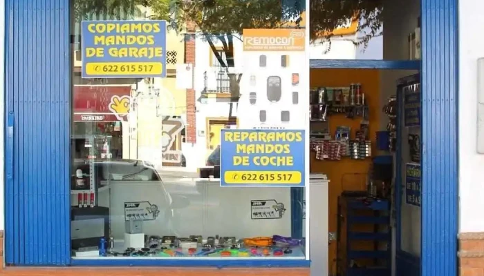 Llaves Jm Cerrajeros Llaves De Coche -  Cerrajero A Domicilio Economico Afilado Exterior - Utrera