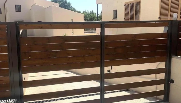 Puertas Metalicas L Sanchez E Hijos Del Propietario - Cerdanyola del Vallès