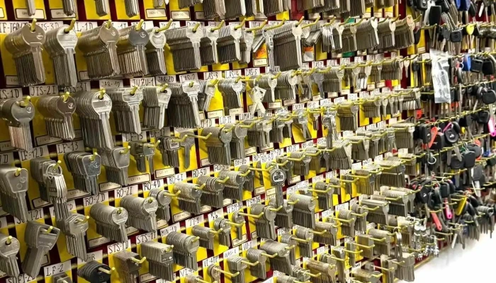 Vega Duplicado De Llaves Copia Mandos Reparación Calzado Afilado De Cuchillostijeras Del Propietario - Madrid