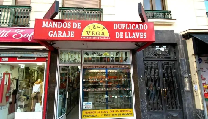 Vega Duplicado De Llaves Copia Mandos Reparación Calzado Afilado De Cuchillostijeras Exterior - Madrid